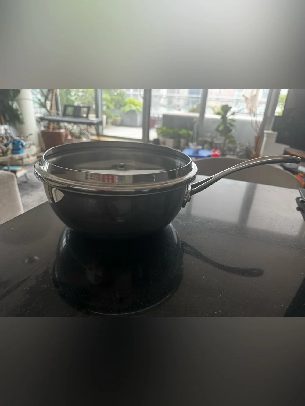Calphalon 3Qt Sauce Pan with Long Handle with lid
